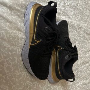 Black purple & gold NIKE SHOES size 8 new**